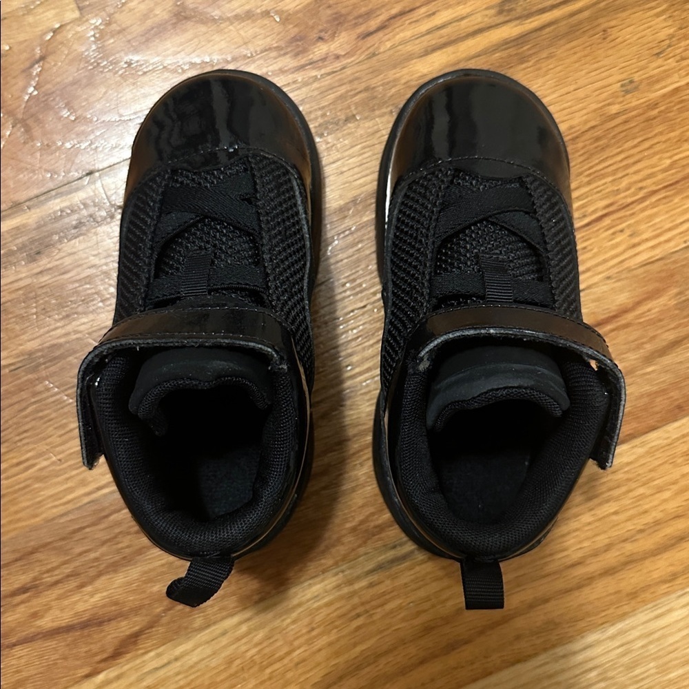 Jordan Black Kids Sneakers - Picture 5 of 6